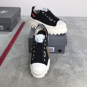 Palladium Revolt Lo TX Black/ Marshmallow Women's Size 8.5 New in box